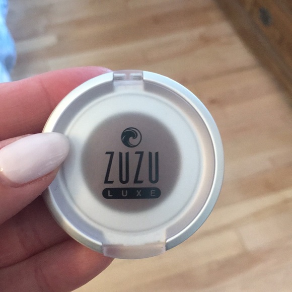 ZUZU Luxe Eyeshadow in the color Odyssey - Picture 5 of 5